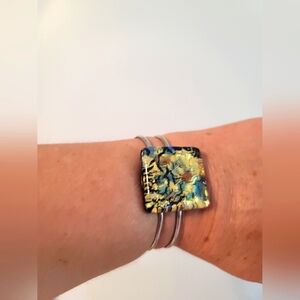 Women's bracelet